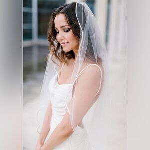 Never worn TONI FEDERICI Reality Veil
Color: LT Ivory